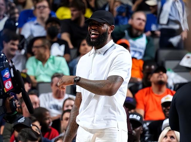 浓眉哥在尤文图斯比赛中重返赛场，重返赛场引发热议！