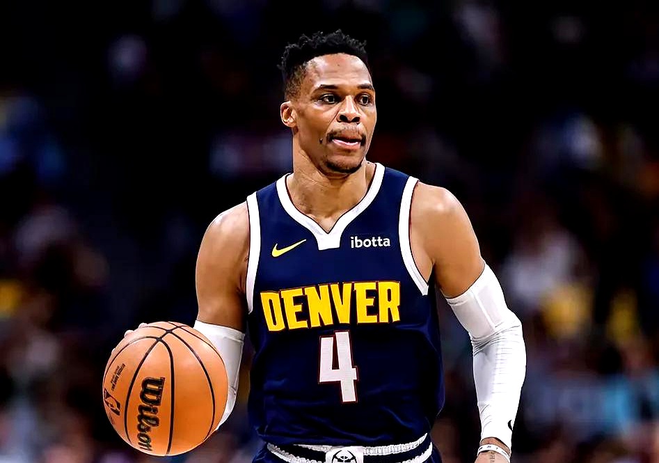 浓眉哥在掘金比赛中表现优异，爆冷引发热议！